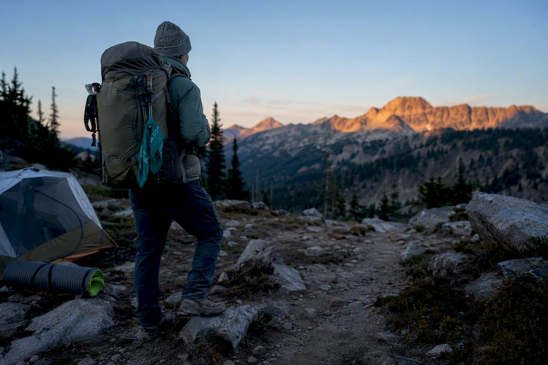 30–50L Backpacking Overnight List: Ten Essentials & Ultralight Picks